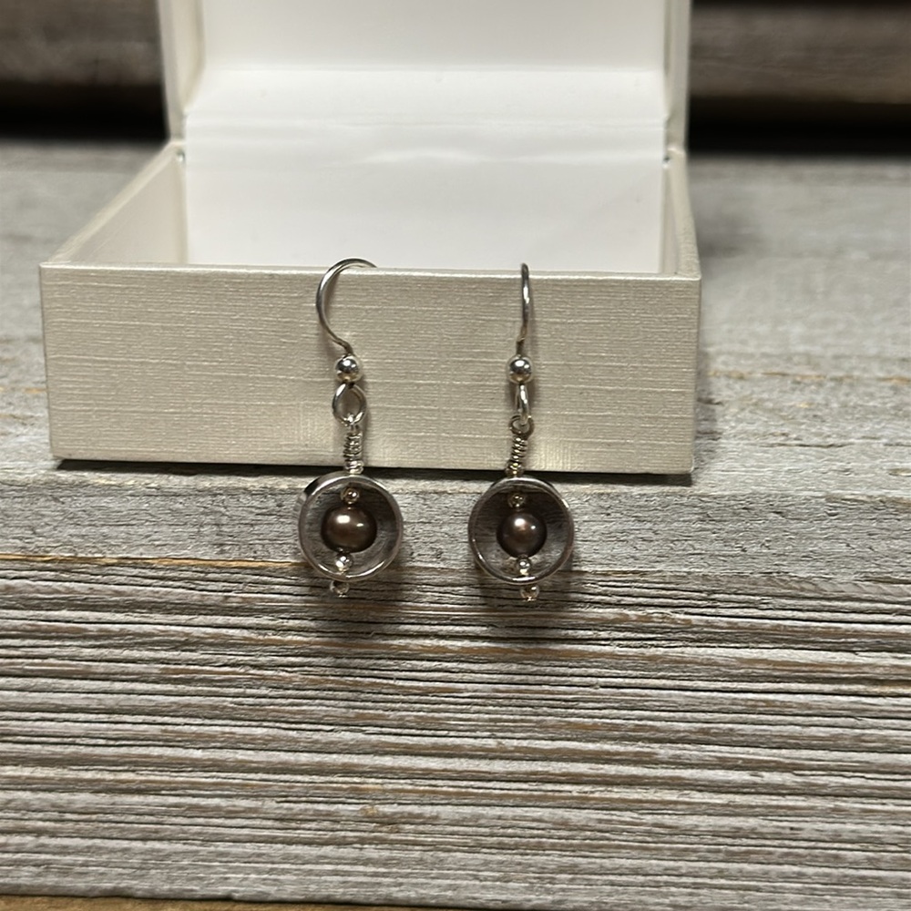 Sterling silver 925 great shape brown spinning pearl open circle earrings